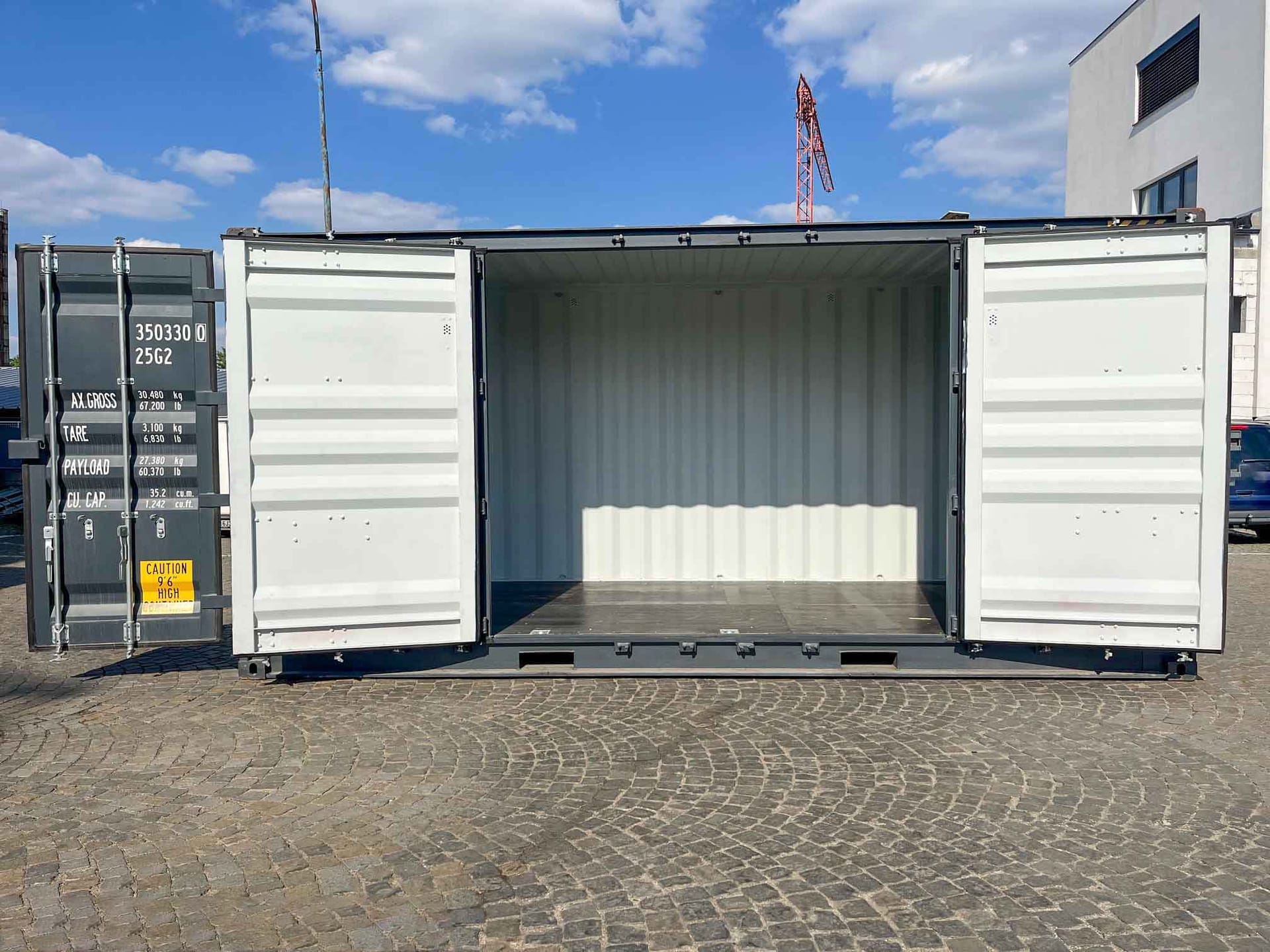 20 Fuß High Cube Open Side Container von vorne geöffnet