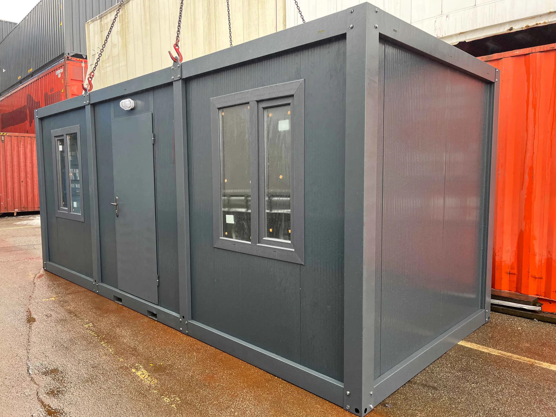 20 Fuß Bürocontainer RAL 7016 – Außenansicht